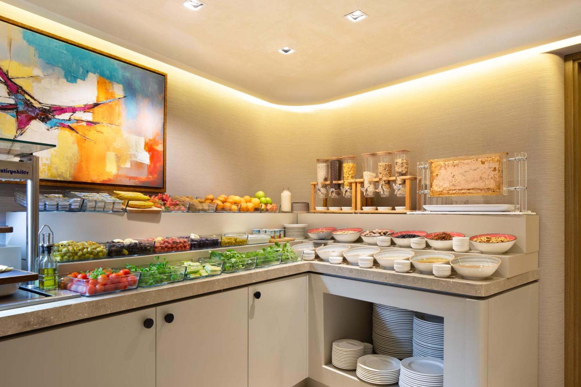 Bentley Hotel Old City-Special Class اسطنبول المظهر الخارجي الصورة A buffet at a hotel