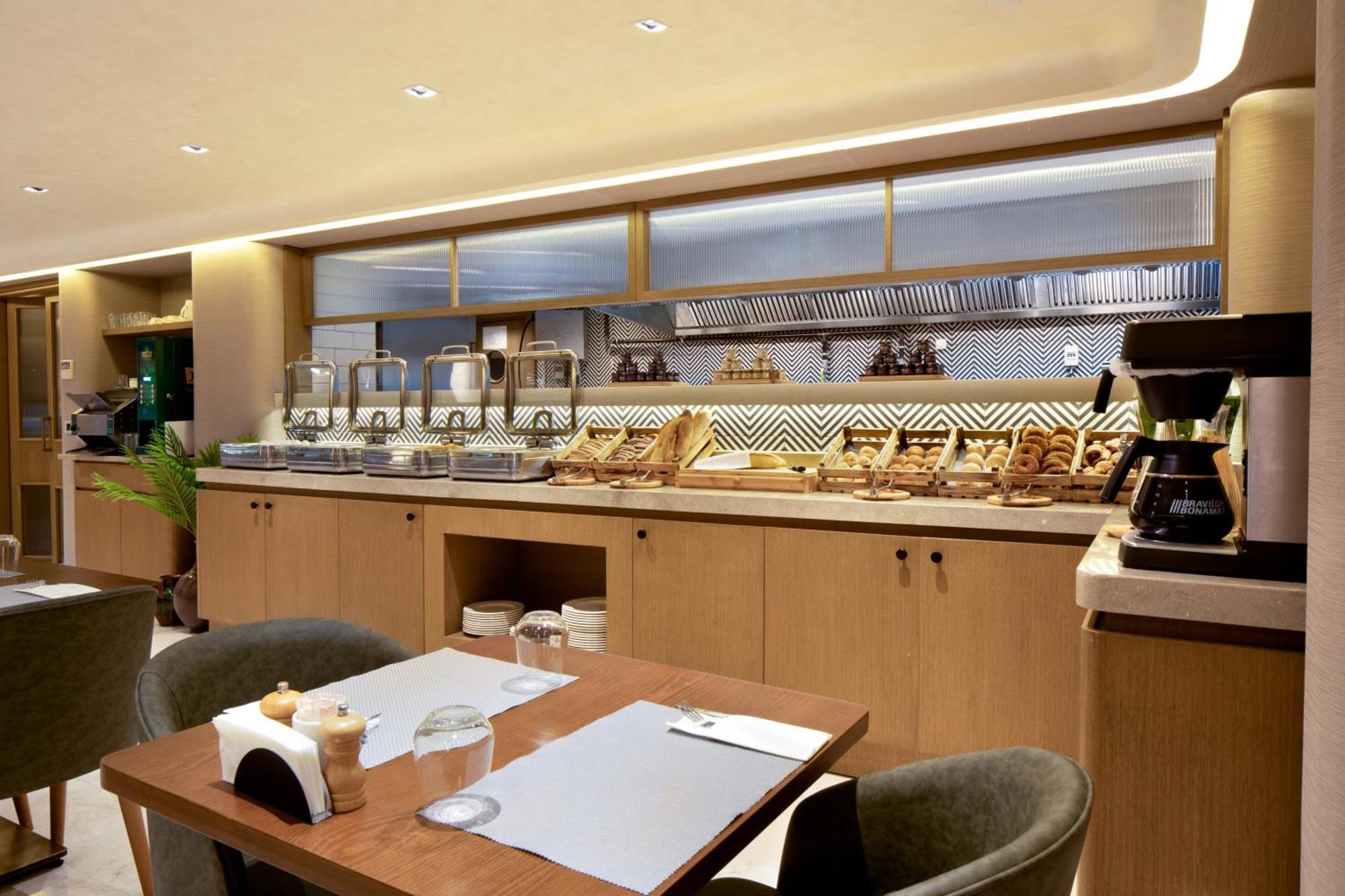 Bentley Hotel Old City-Special Class اسطنبول المظهر الخارجي الصورة The lounge at the airport