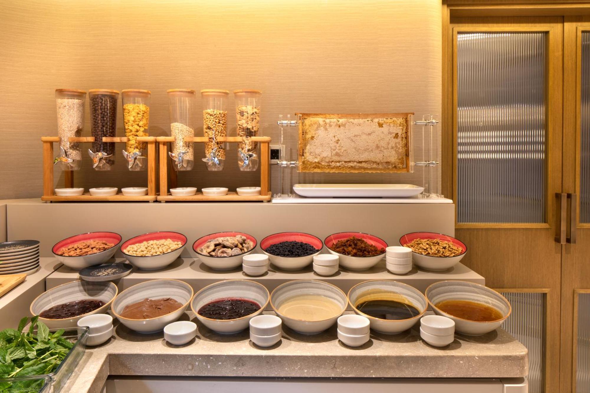 Bentley Hotel Old City-Special Class اسطنبول المظهر الخارجي الصورة A selection of breakfast cereals